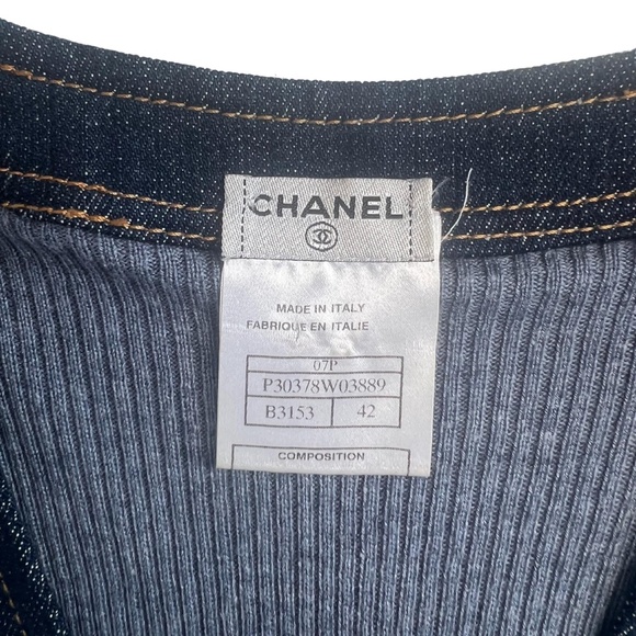 CHANEL CC BLUE DENIM TOP TRIMMED V NECK VEST TANK TOP 2007 (FR42 | LARGE) - Picture 7 of 8